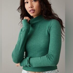 American Eagle Green Turtleneck Longsleeve